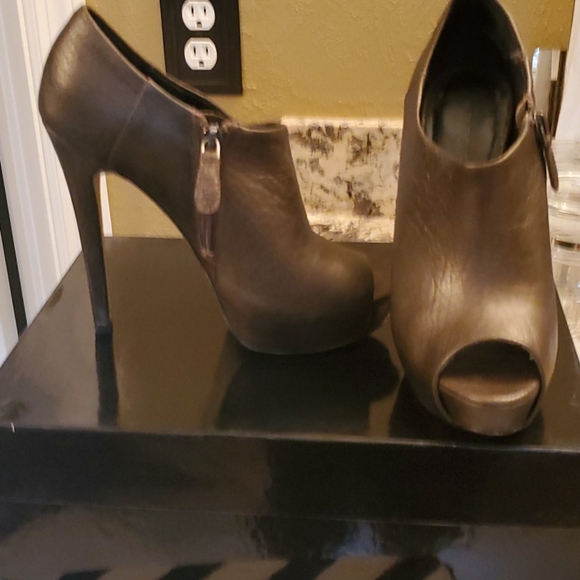 Shoes - Picture 2 of 2